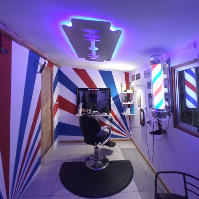 Barber cutting client’s hair